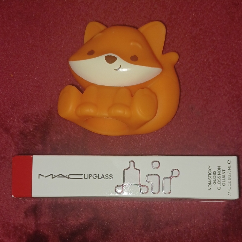 🆕️ MAC Lipglass Air Non-Sticky Gloss - Talented